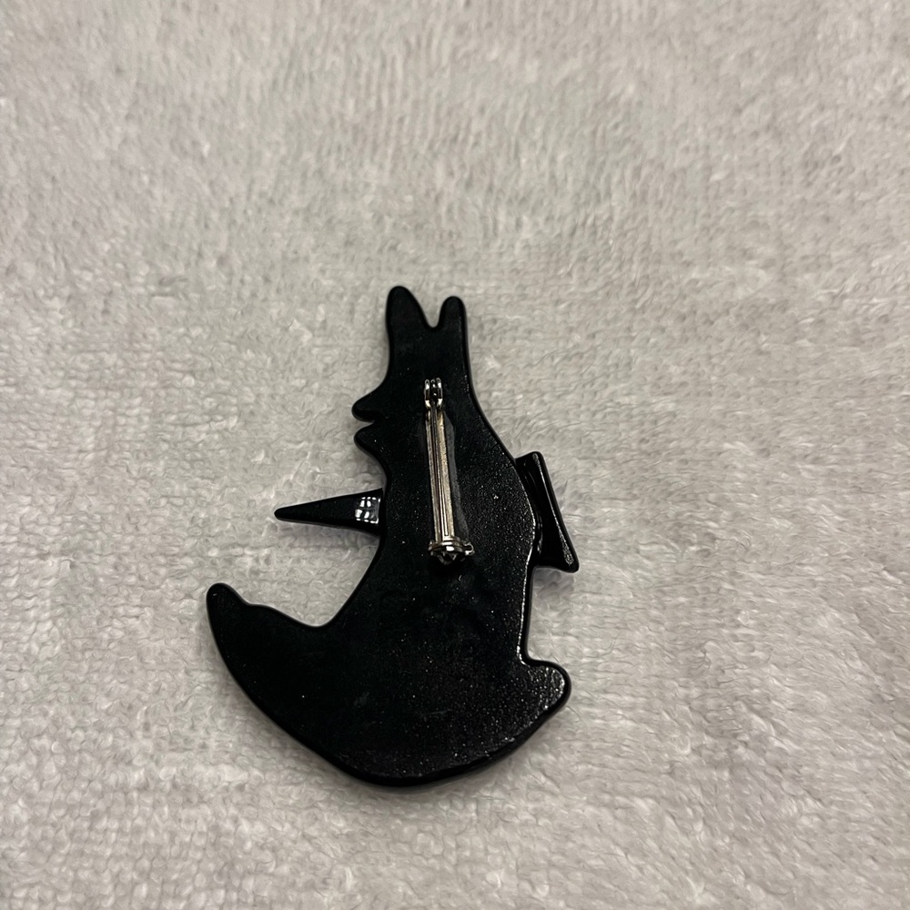 Howling Coyote Pin - Picture 3 of 3